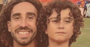 الحقيقة وراء شعر كوكوريا.. كيف ساعد ابنه المصاب بالتوحد على الشعور بالأمان