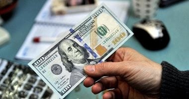 سعر الدولار يسجل تراجعا ملحوظا خلال منتصف تعاملات اليوم
