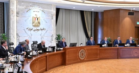 رئيس الوزراء يوجه بزيادة المخزون الآمن من السلع الغذائية والمنتجات البترولية