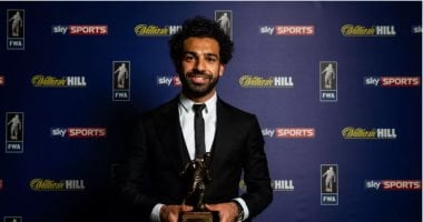 محمد صلاح يتسلم جائزة لاعب الموسم من رابطة الكتاب 22 مايو020 محمد صلاح يتسلم جائزة لاعب الموسم من رابطة الكتاب 22 مايو