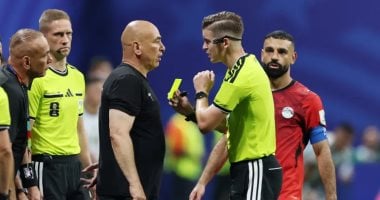 أسطورة إنجلترا: رؤساء دول تدخلوا فى قرارات مباراة مصر والأرجنتين