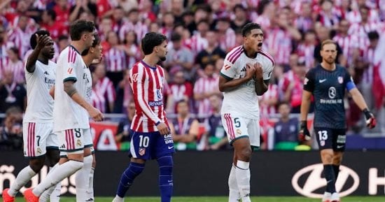 أتلتيكو مدريد يتقدم على الريال بهدفين فى 6 دقائق وطرد هويسن.. فيديو