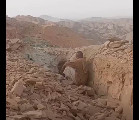 ناج يكشف عن مقتل العشرات جراء غارة جوية على منجم للذهب شمالي السودان