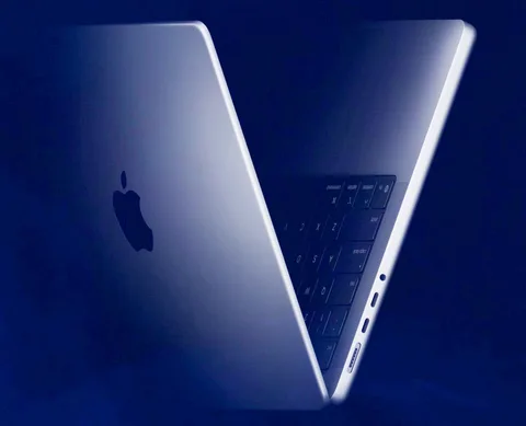 جهاز Apple MacBook Ultra يقال إن إنتاج 2.5 مليون لوحة من نوع tandem OLED سيبدأ قريبا