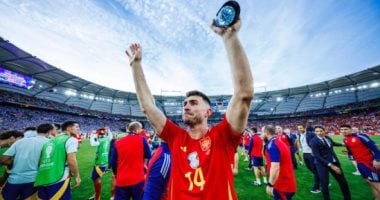 برشلونة يراقب لابورت لتعويض رحيل أراوخو إلى ليفربول