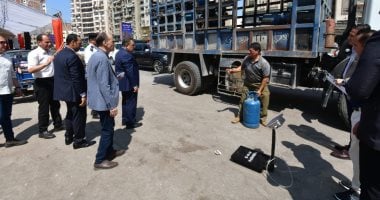 ماشى بميزان فى سيارته.. محافظ الدقهلية يستوقف سيارة أنابيب للتأكد من الوزن020 ماشى بميزان فى سيارته.. محافظ الدقهلية يستوقف سيارة أنابيب للتأكد من الوزن