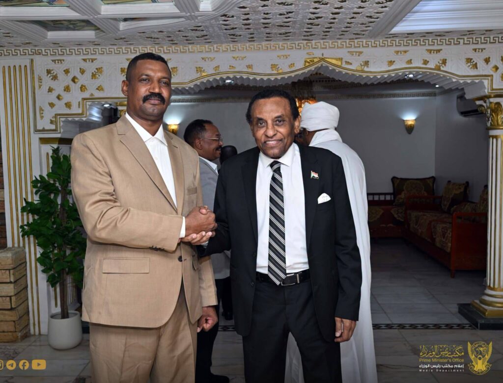 كامل إدريس يلتقي قائد قوات درع السودان أبو عاقلة كيكل