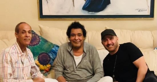 الكينج بخير.. محمد منير فى أحدث ظهور برفقة أحمد السقا ومحمود موسى