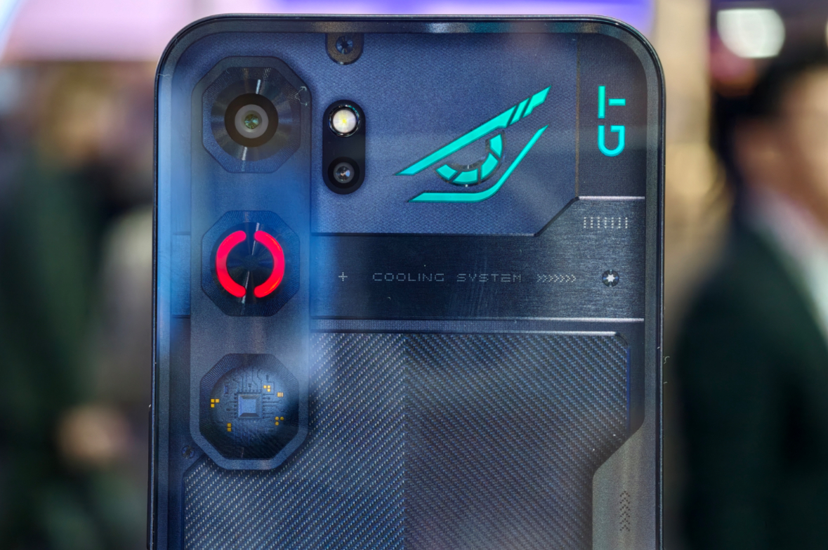 إطلاق هاتف Neo 5 GT للألعاب بشاشة فائقة السطوع تصل إلى 4500 نتس في MWC2026