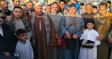 أهالى قرية الشيخ محمد كامل يحتفلون بفوزه فى دولة التلاوة بعد صلاة العيد