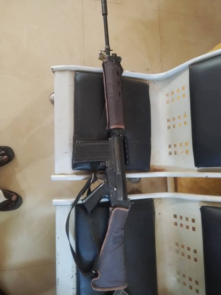 توقيف شخصا انتحل صفة القوات النظامية وقام بمعارضة قوة شرطية بواسطة السلاح الناري020 توقيف شخصا انتحل صفة القوات النظامية وقام بمعارضة قوة شرطية بواسطة السلاح الناري