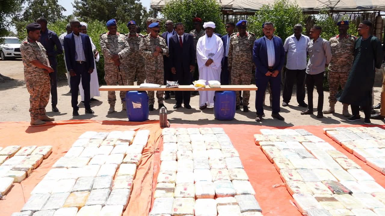 أول تعليق من كامل إدريس بعد ضبط نصف طن مخدرات ببورتسودان