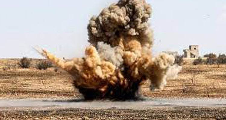 منزل يتحول لساحة حرب.. قنبلة تنهي حياة اثنين وتصيب ثالثا020 منزل يتحول لساحة حرب.. قنبلة تنهي حياة اثنين وتصيب ثالثا