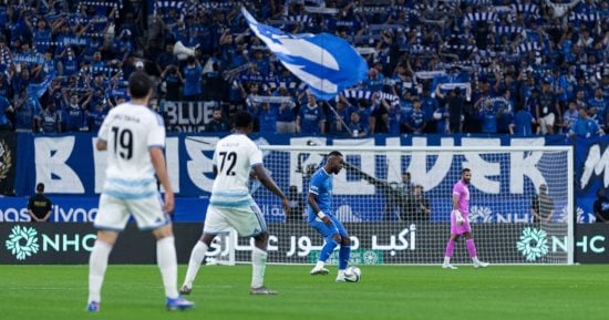 الهلال ضد نيوم.. الزعيم يتأخر بثنائية في الشوط الأول بالدوري السعودي