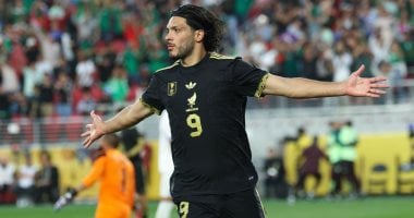 راؤول خيمينيز يسجل ثاني أهداف منتخب المكسيك ضد إنجلترا
