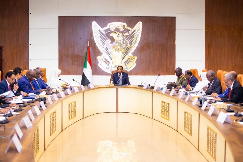 اجتماع موسع يناقش حزمة من الحلول لتخفيف أعباء المعيشة على المواطن