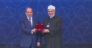 الرئيس السيسى يكرم 7 شخصيات مصرية ودولية فى احتفالية المولد النبوى