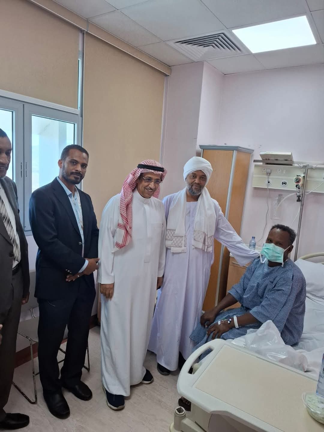 المشرف العام للبعثة الطبية للحج يطمأن على صحة الحجيج السودانيين020 المشرف العام للبعثة الطبية للحج يطمأن على صحة الحجيج السودانيين