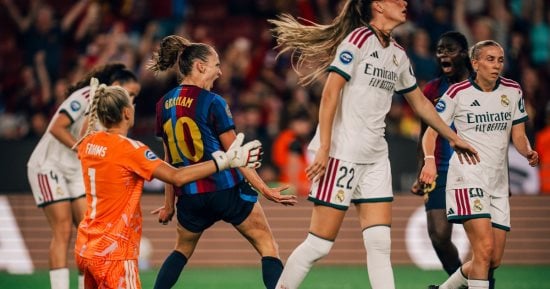 برشلونة يكتسح ريال م برشلونة يكتسح ريال مدريد 70 في كلاسيكو الدوري الإسباني للسيدات