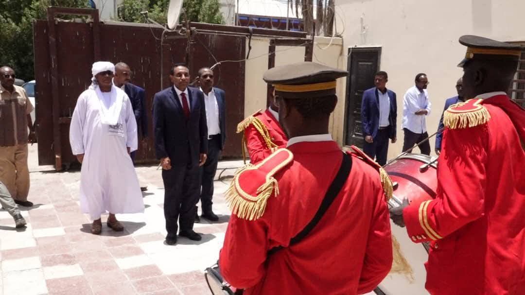 رئيس الوزراء يشيد بدور الجهاز في حرب الكرامة