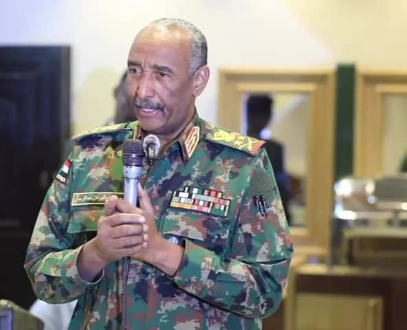 البرهان يحذر ويتوعد بلهجة شديدة..من يرفع رأسه و البهرجوا الما بفتح عينه نحن بنغمضها ليهو فيديو 