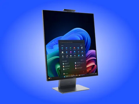 لينوفو تطلق حاسوبا مكتبيا جديدا عالميا بشاشة غير معتادة ورسوميات Intel Arc B390