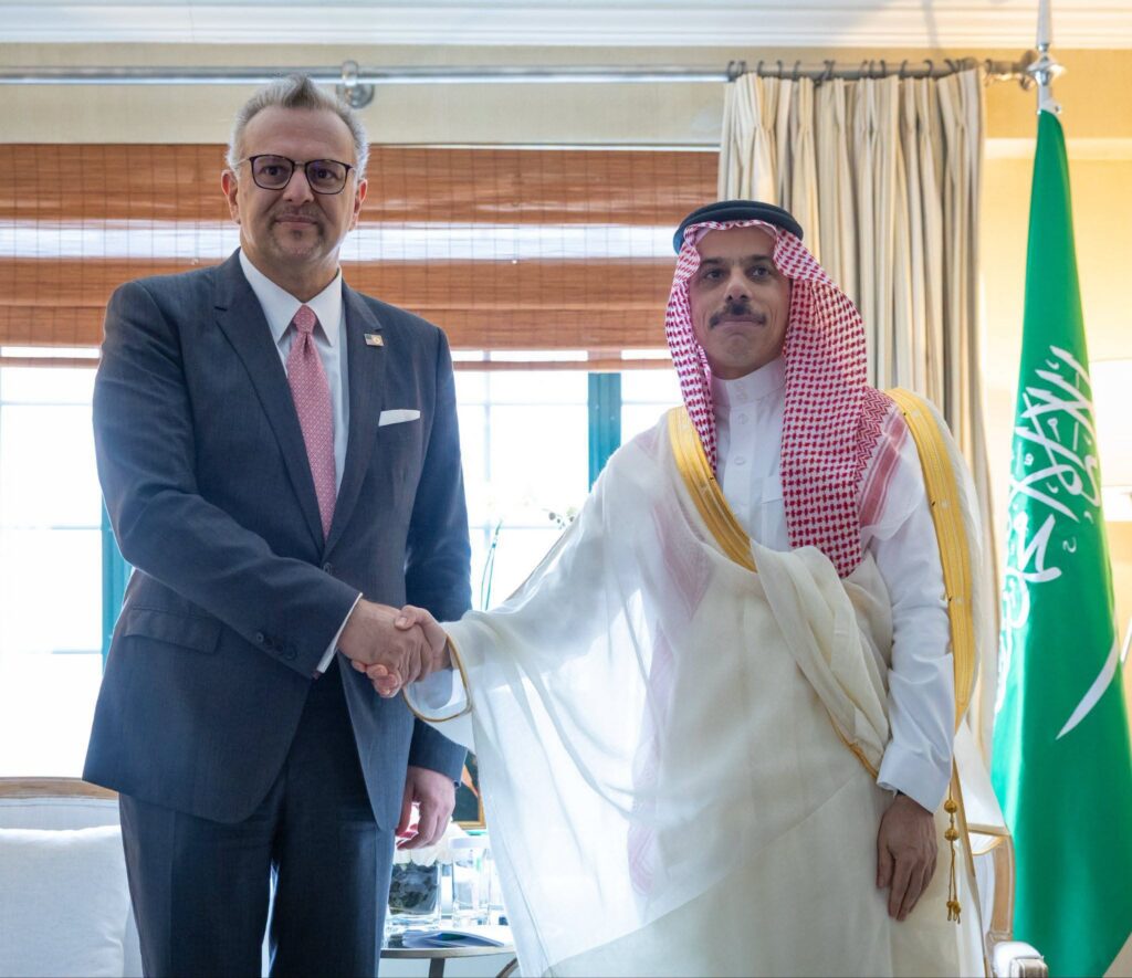 وزير الخارجية السعودي يبحث مع مسعد بولس الأوضاع في السودان  
