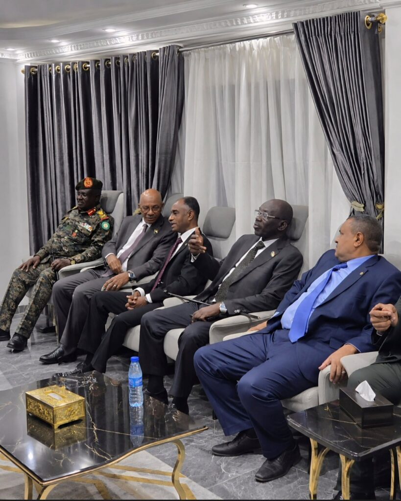 وزير الدفاع السوداني يغادر إلى جوبا  