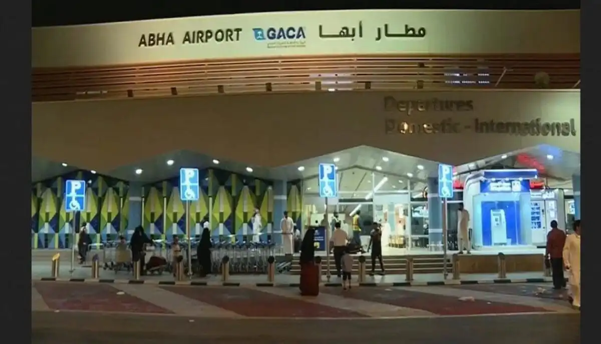 وفاة سوداني وإصابة 8 آخرين جراء اعتداء حوثي على مطار الملك خالد بالسعودية  