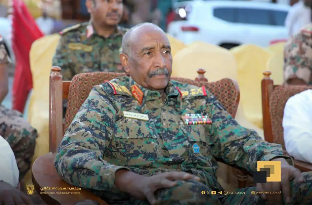 البرهان يعقد اجتماعا مع شخصيات سياسية لبحث وقف الملاحقة القانونية لقيادات صمود  