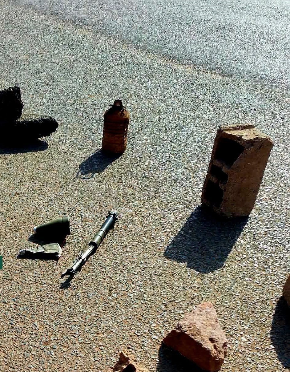فرد يتبع لقوة مساندة يطلق قذيفة في صينية كبري الحلفايا  