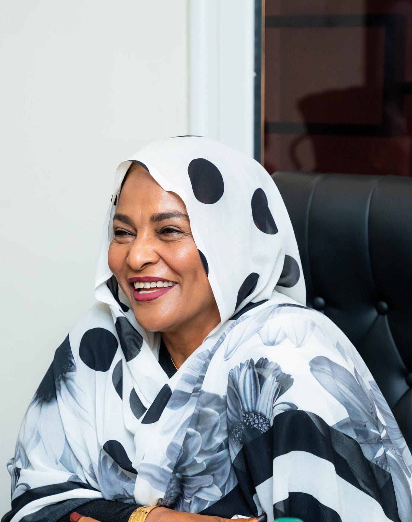 راتب محافظ بنك السودان 44 مليون جنيه وايجاز منزلها 50مليون جنيه  