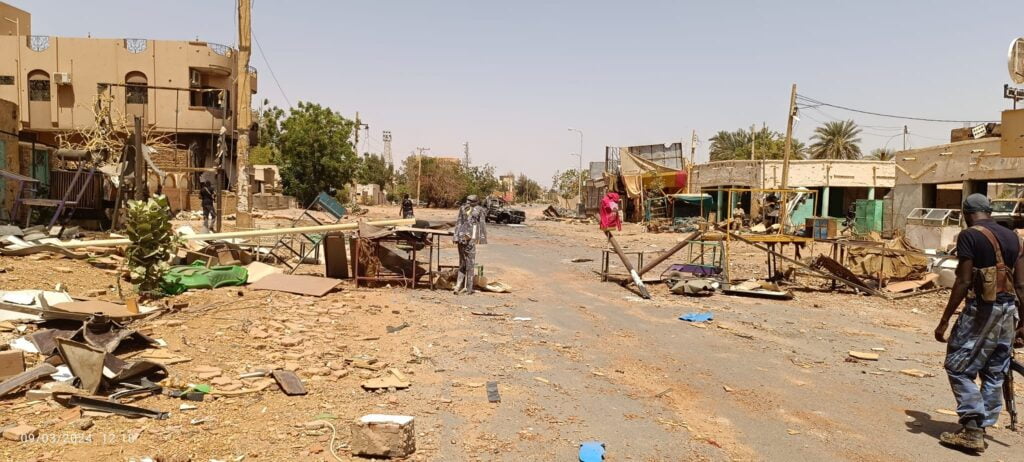 سائق ركشة يتعرض لعمليات نهب من قبل مسلحين مثلمين وسط أمدرمان ويناشد السلطات  