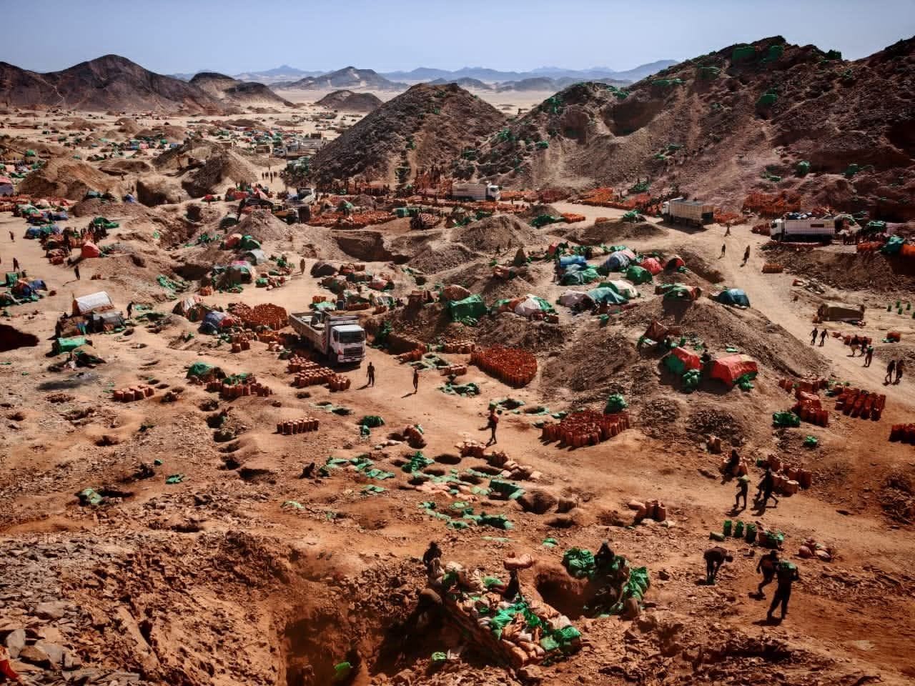 الجيش المصري يعلن بدء المرحلة الثانية لملاحقة نشاط التعدين غير المشروع عن الذهب  