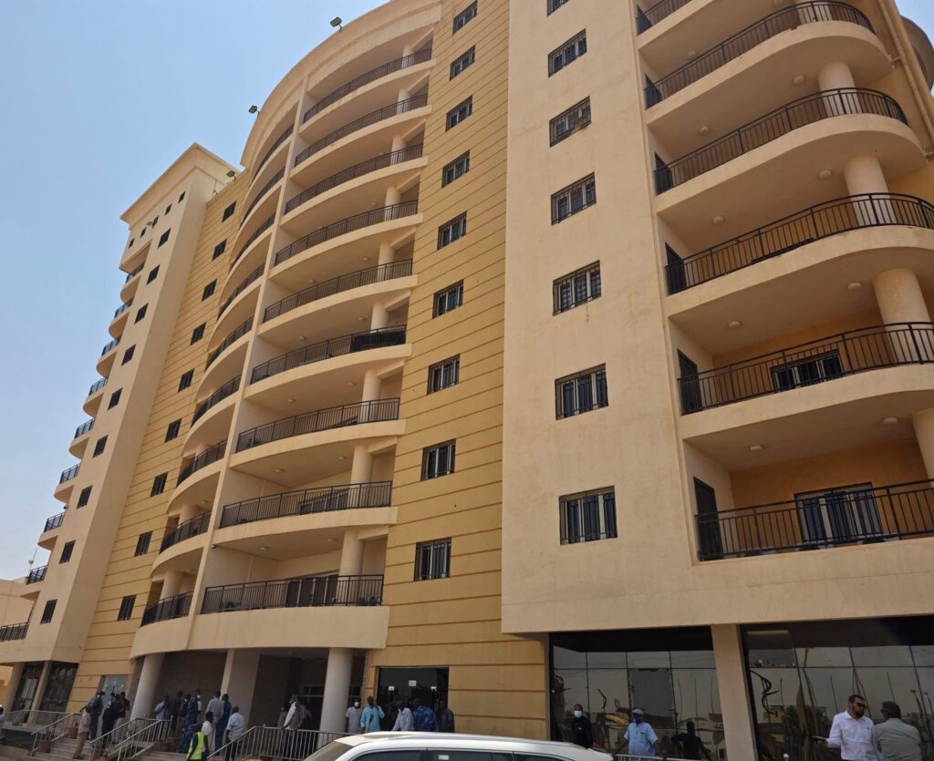 حريق في أبراج المعادن مقر 6 وزارات سودانية  