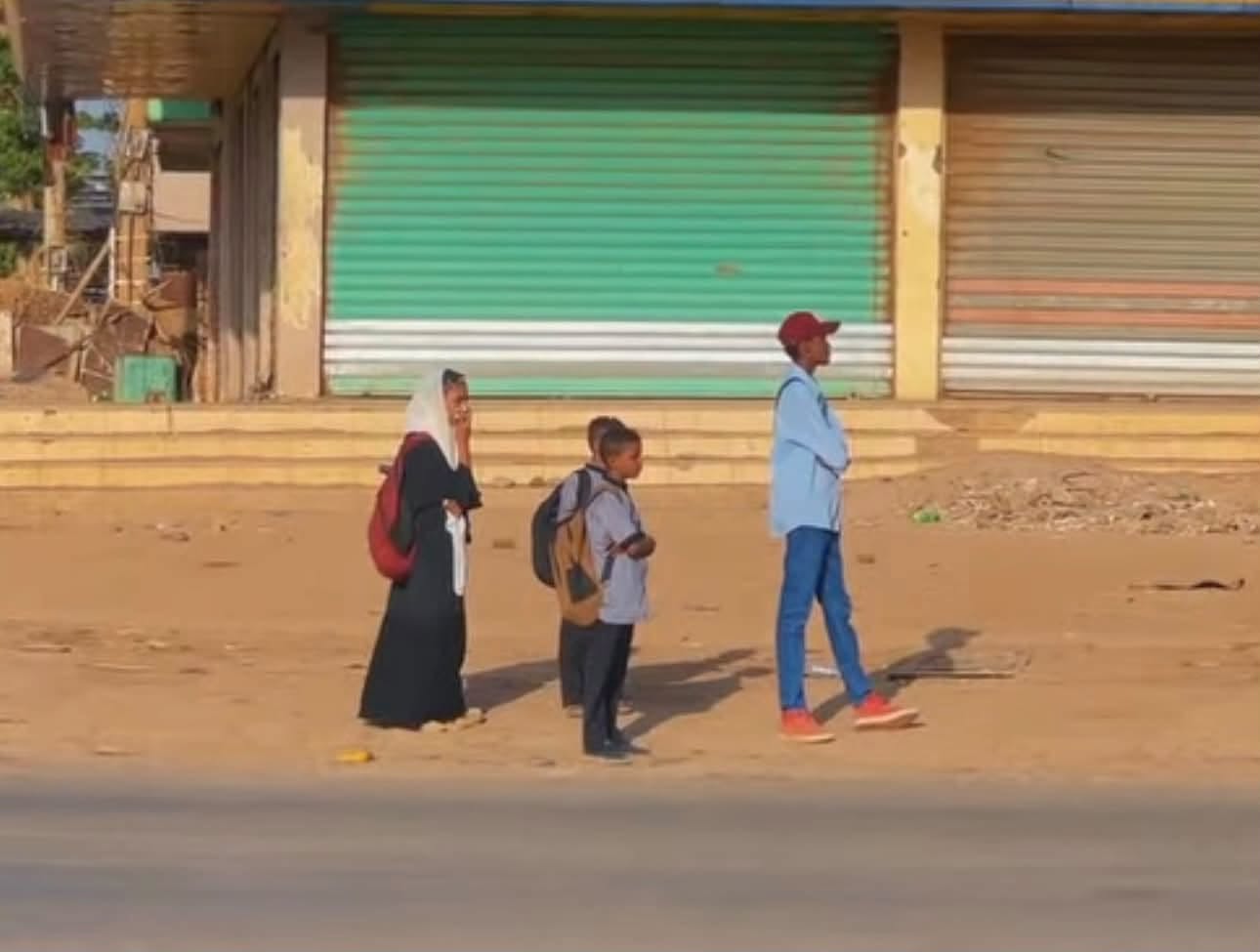 طلاب في الخرطوم والولايات يواجهون أزمة انعدام المواصلات  