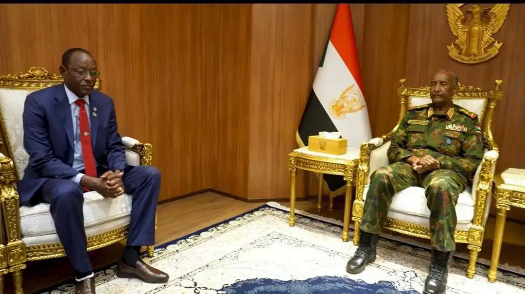البرهان يبحث مع مدير مخابرات جنوب السودان التعاون الأمني وتأمين الحدود  