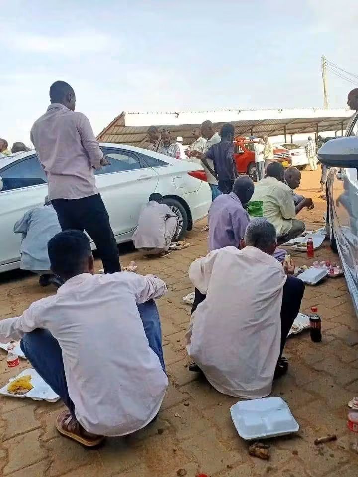 صورة لمعلمي تصحيح امتحانات الشهادة الثانوية تثير الجدل والحزن  