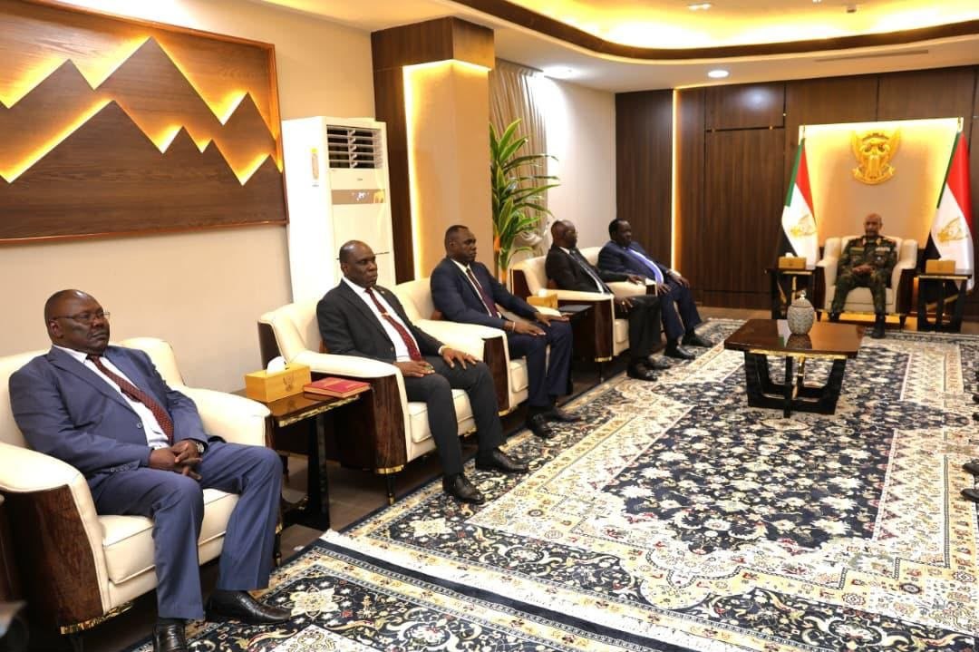 البرهان يتسلم دعوة رسمية من سلفاكير لزيارة جنوب السودان  