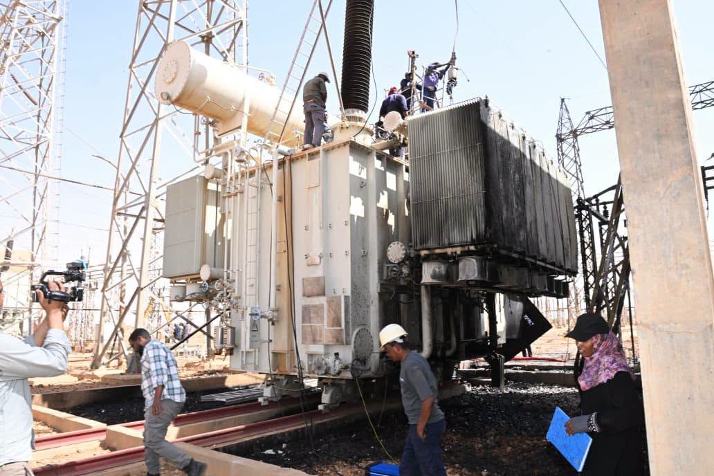 هذه أسباب استهداف محطات الكهرباء وصناعة الظلام بالسودان  