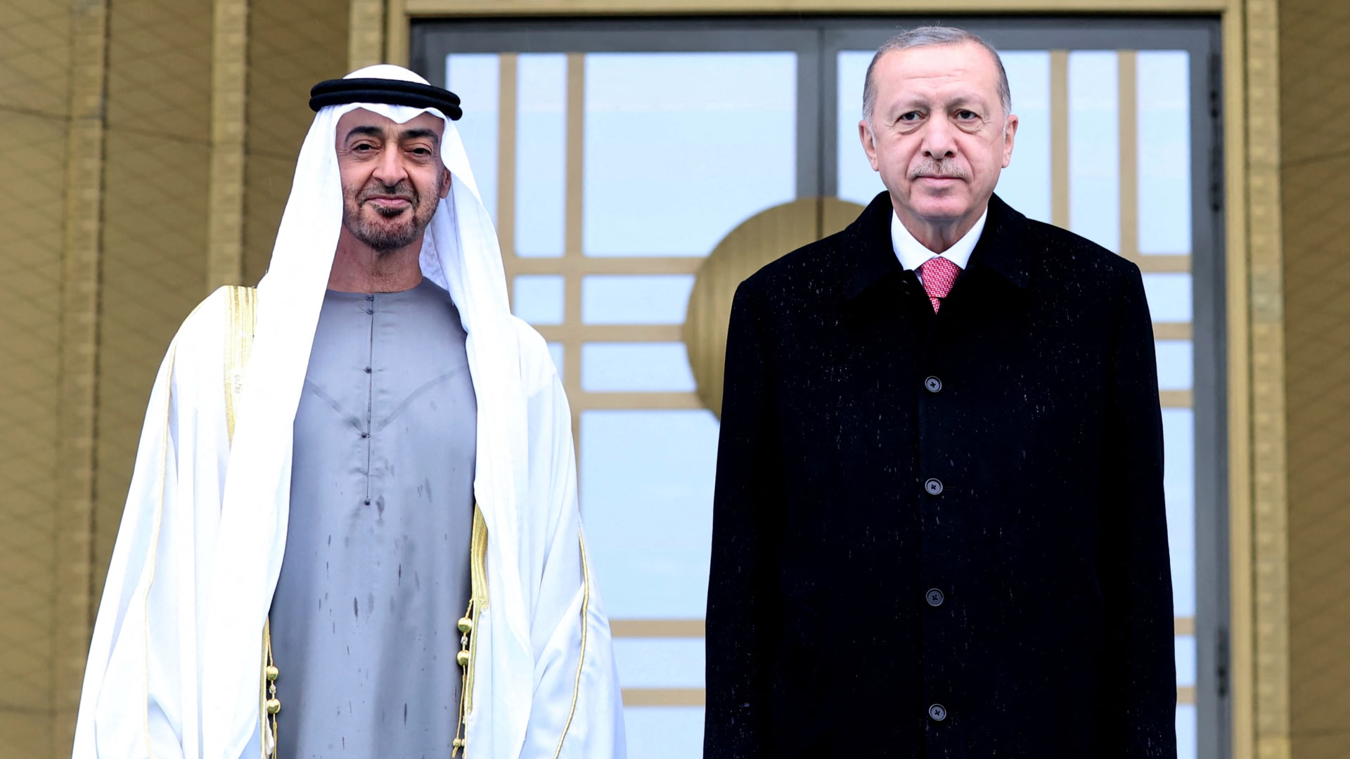 مكالمة هاتفية بين أردوغان و محمد بن زايد وصحفي تركي يكشف حجم الدعم التركي للجيش السوداني  