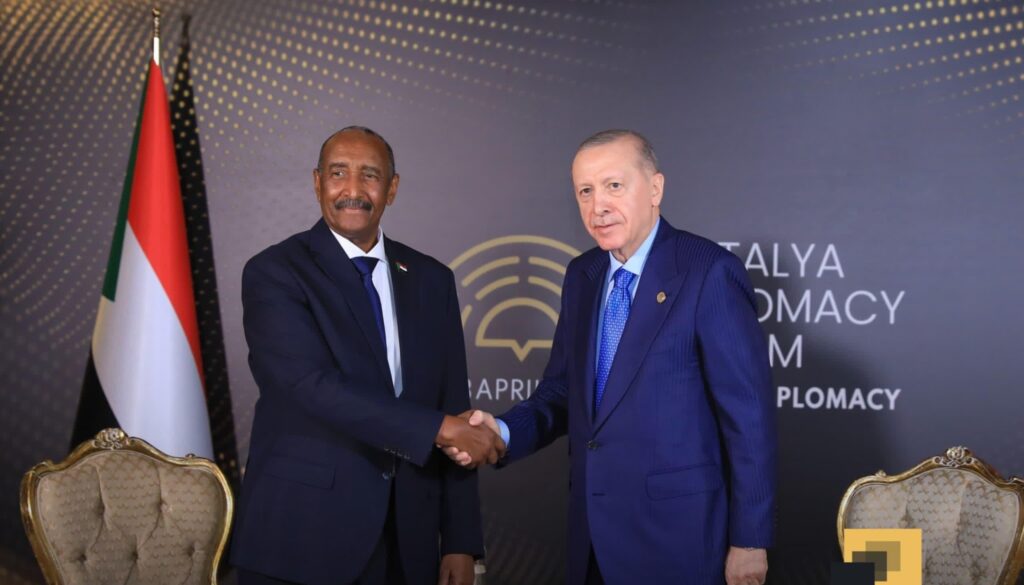 البرهان يبلغ أردوغان تفاصيل الأوضاع في السودان  