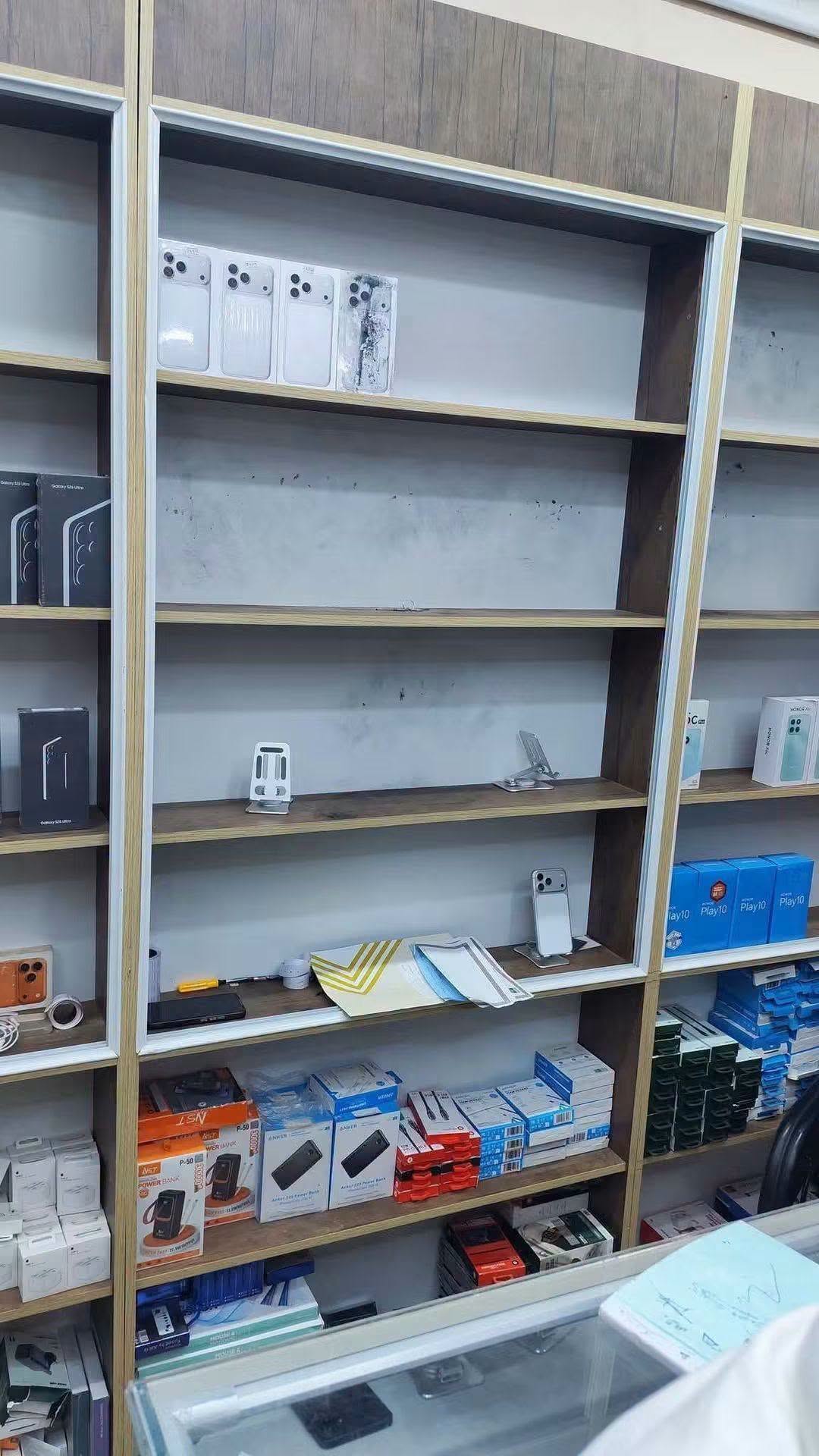 تفاصيل سرقة أكبر محلات تلفونات في شارع الوادي أمدرمان والخسائر قدرت بـ100 ألف دولار  