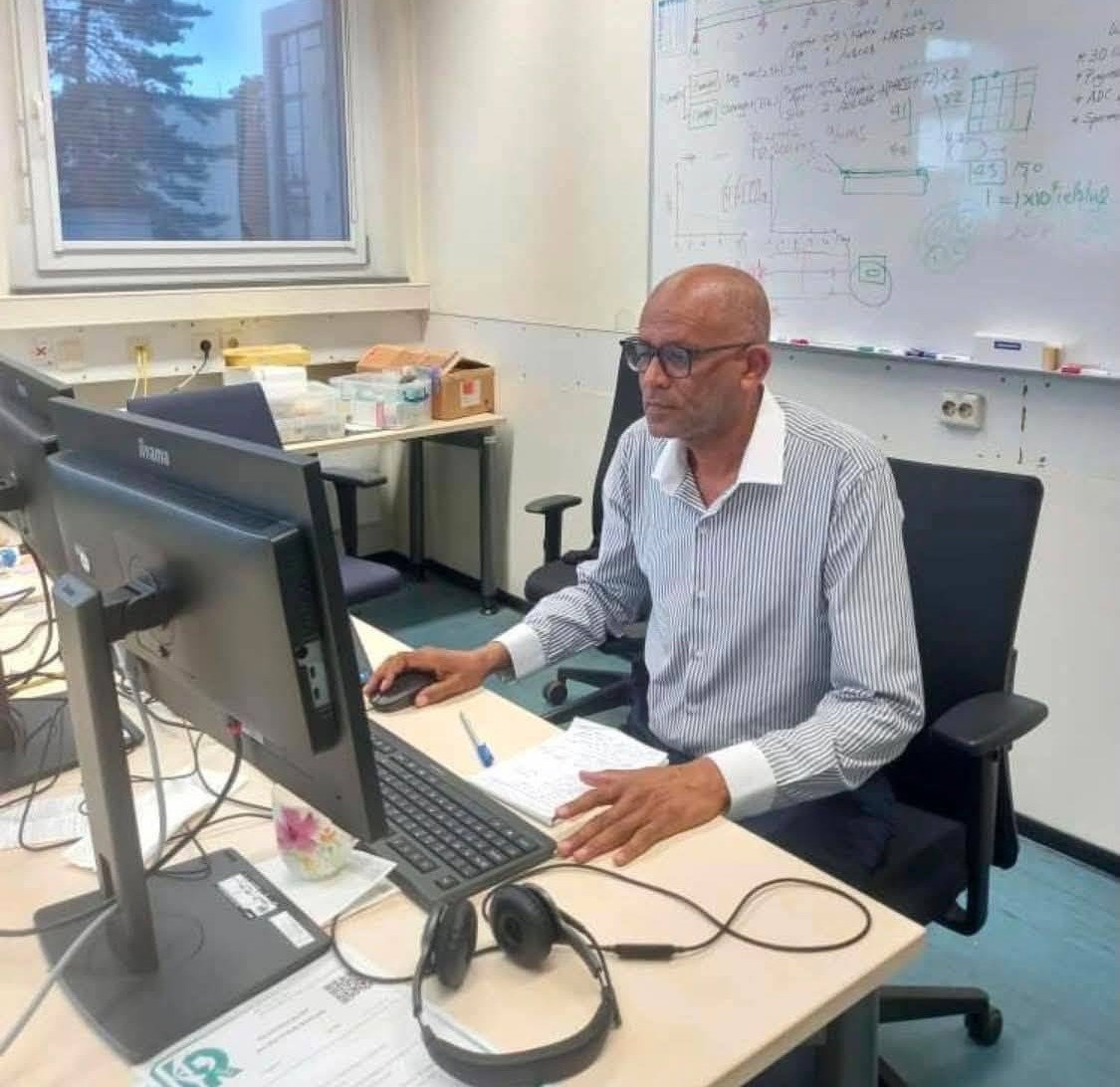 قصة البروفيسور السوداني حسن سيد أحمد من بائع طماطم في شوارع مصر إلى أستاذ محاضر في ألمانيا  