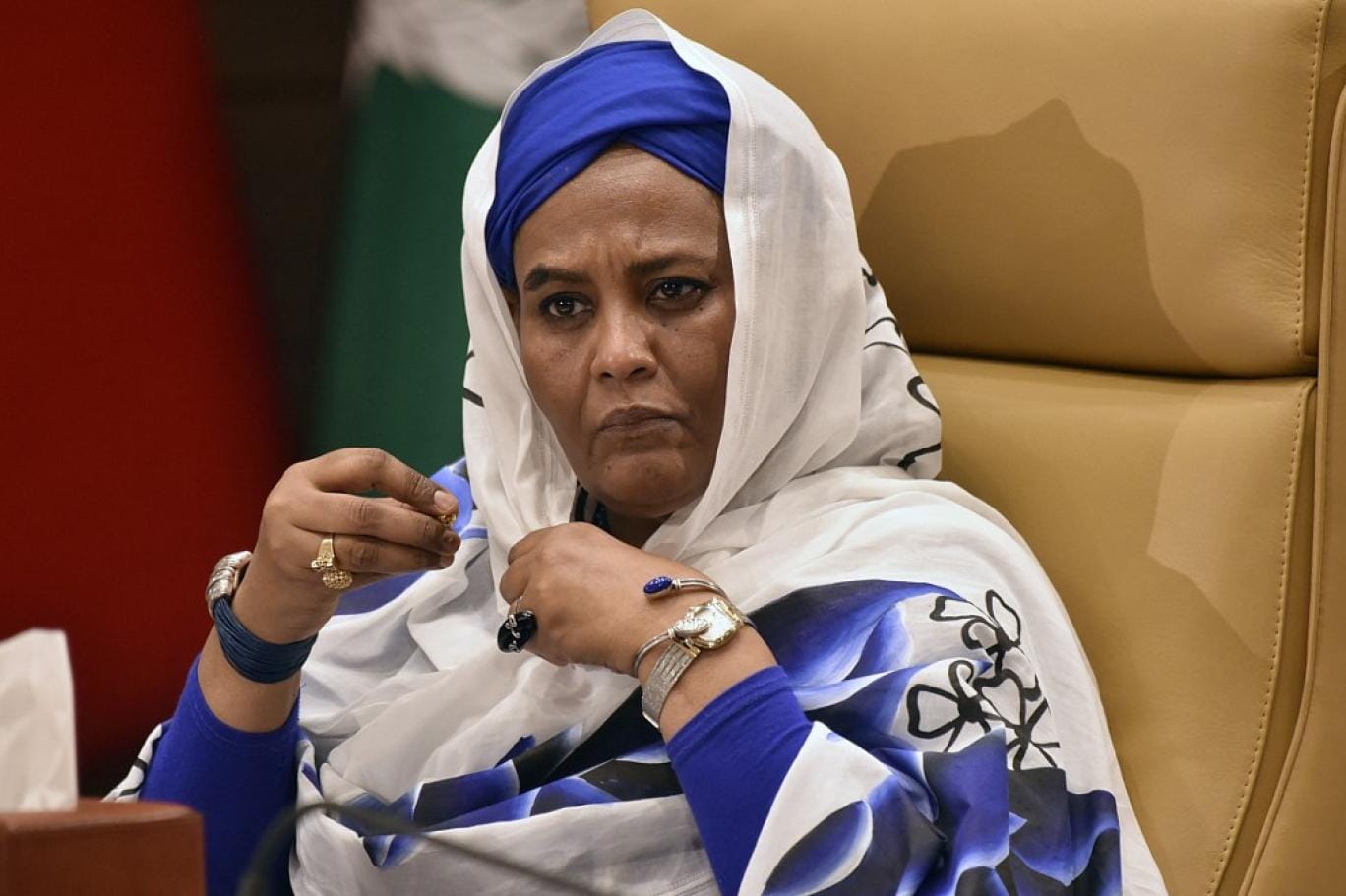 وزارة الخارجية تمنح مريم الصادق جوازا دبلوماسيا مدى الحياة  