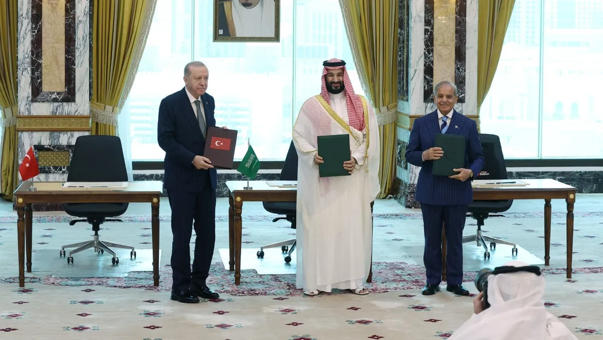 السعودية وتركيا وباكستان يوقعون اتفاقية الدفاع المشترك للردع الاستراتيجي  