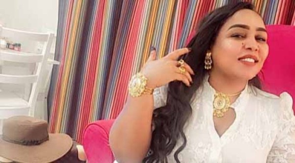 شاهد بالفيديو.. الفنانة هدى عربي تتبادل القفشات والضحكات مع أصحاب إحدى المناسبات التي أحيتها وتقول: ناس المناسبات لو جربوا ونستي بدوني عدادين020 شاهد بالفيديو.. الفنانة هدى عربي تتبادل القفشات والضحكات مع أصحاب إحدى المناسبات التي أحيتها وتقول: ناس المناسبات لو جربوا ونستي بدوني عدادين