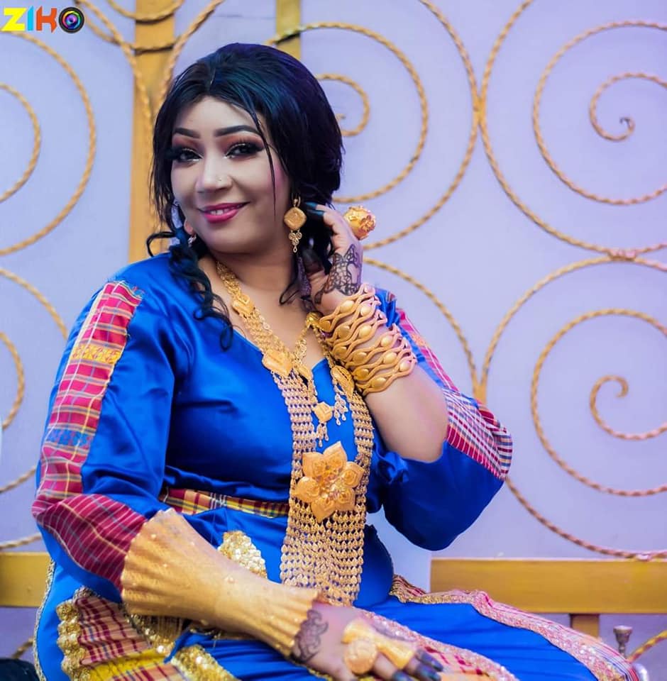 شاهد بالفيديو.. الفنانة وجدان الملازمين تضع أصابعها على فمها وتطلق صفارة شبابية داخل الأستوديو على الهواء وتقول ما بعرف أدق دلوكة لكن بعرف أرقص وأصفر020 شاهد بالفيديو.. الفنانة وجدان الملازمين تضع أصابعها على فمها وتطلق صفارة شبابية داخل الأستوديو على الهواء وتقول ما بعرف أدق دلوكة لكن بعرف أرقص وأصفر