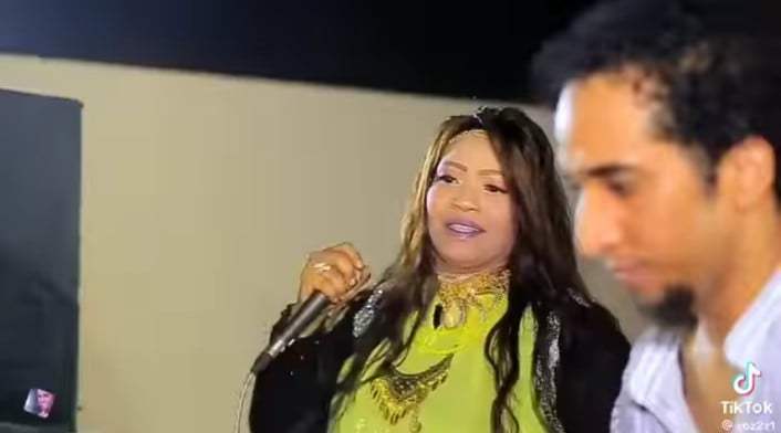 شاهد بالفيديو.. فنانة مصرية تغني وترقص على أنغام أغنية فنان الربابة السوداني...020 شاهد بالفيديو.. فنانة مصرية تغني وترقص على أنغام أغنية فنان الربابة السوداني...