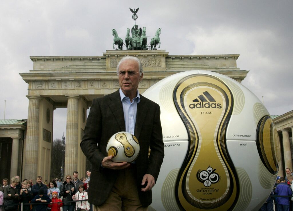 وفاة أسطورة كرة القدم الألمانية بكنباور عن عمر 78 عاما